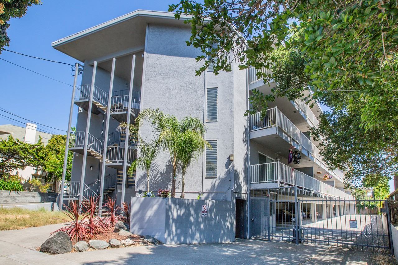 472 Jean - Photo 3 of 16