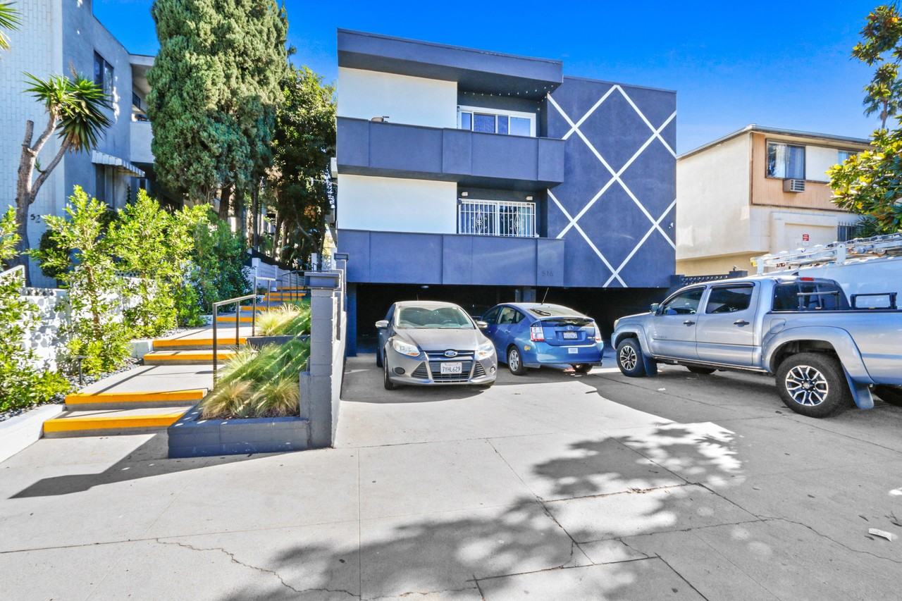 514 N Hayworth - Photo 2 of 3