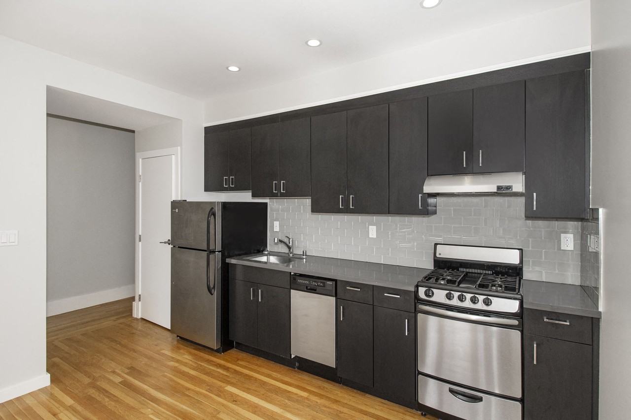 520 Scott - Photo 3 of 14