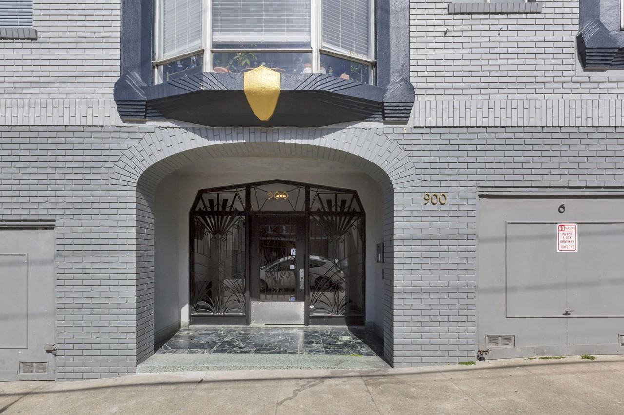 900 Broderick - Photo 2 of 4