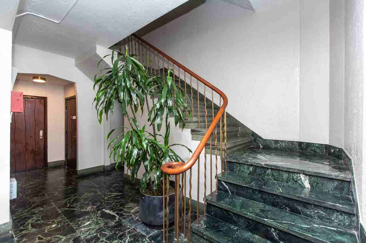 900 Broderick - Photo 3 of 4