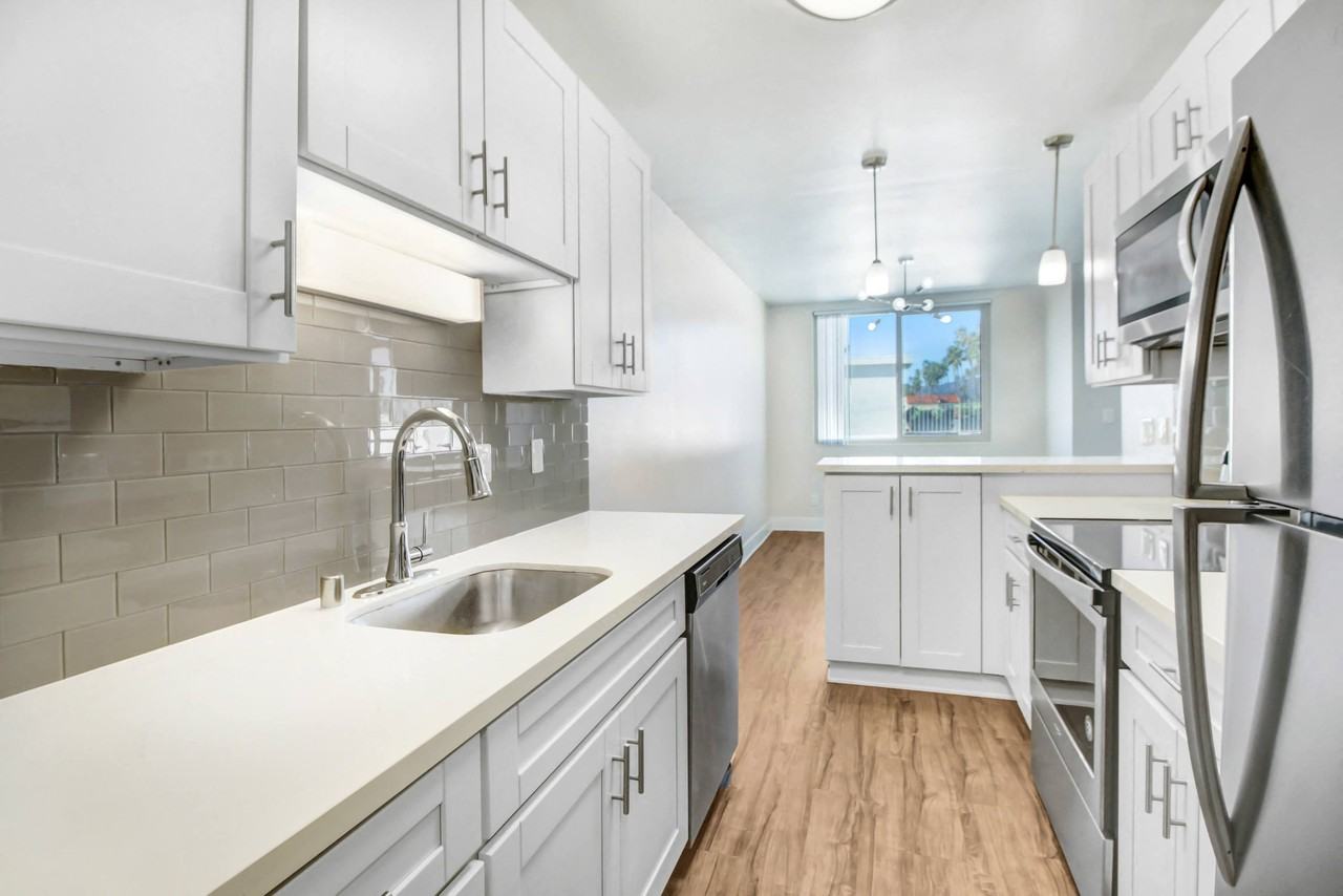 950 4th Street - Photo 4 of 32