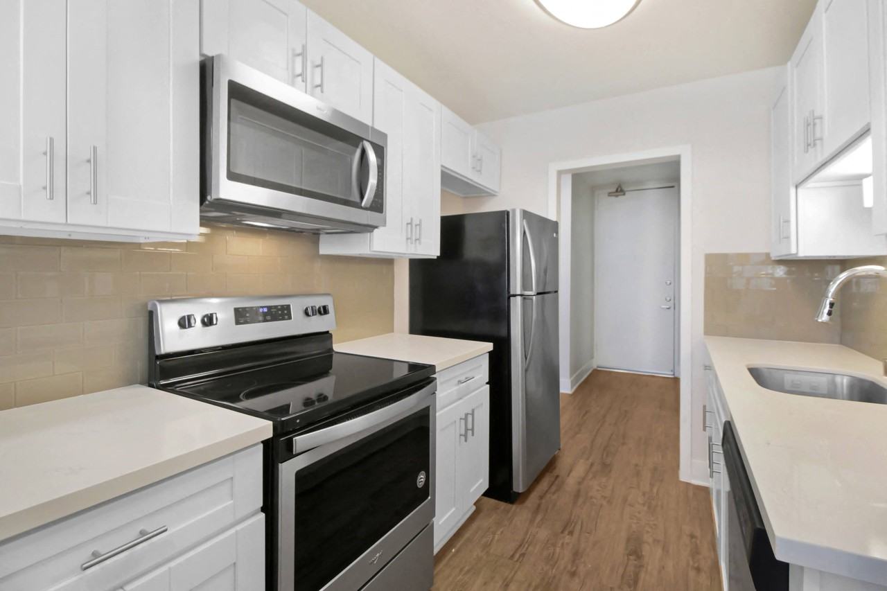 950 4th Street - Photo 5 of 32