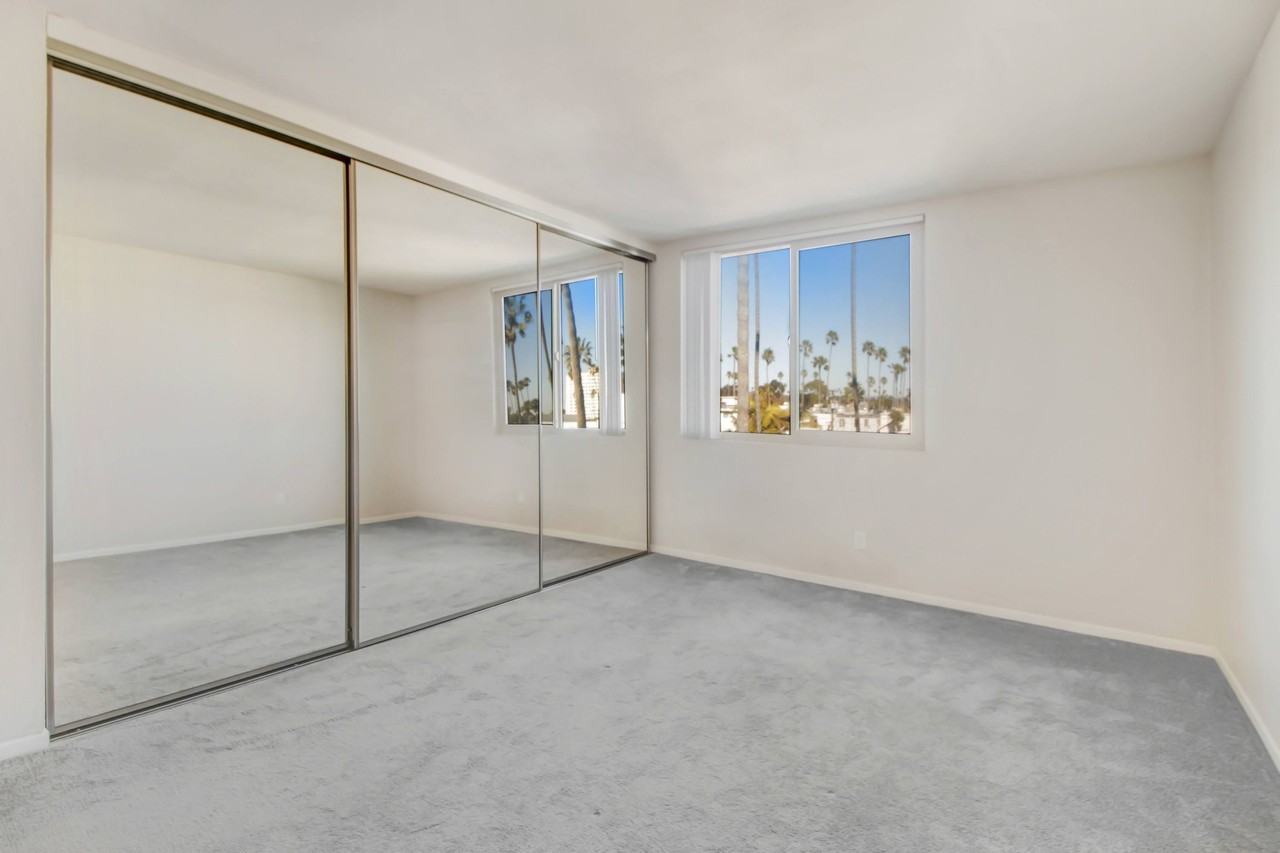 950 4th Street - Photo 6 of 32