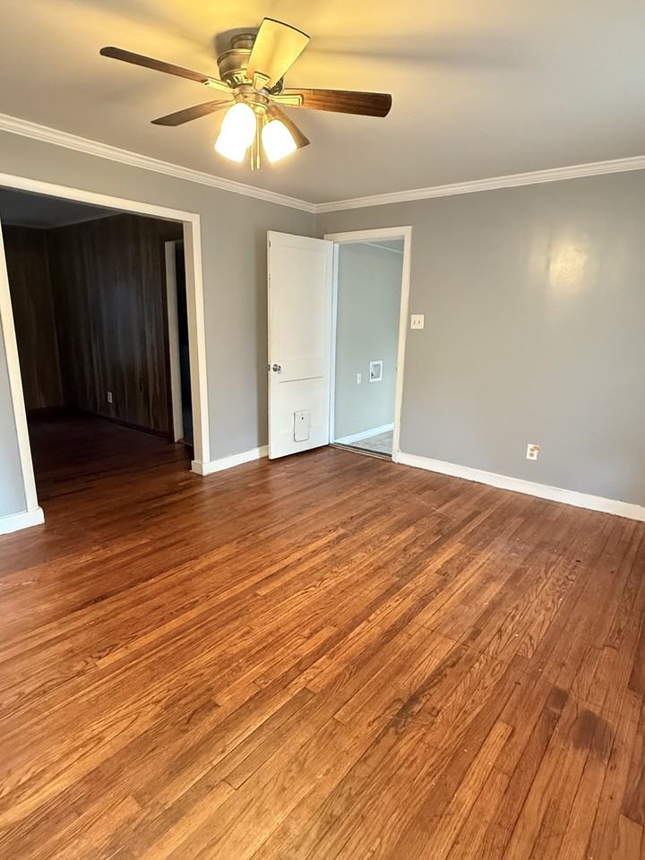 1108 S Greer St - Photo 2 of 13