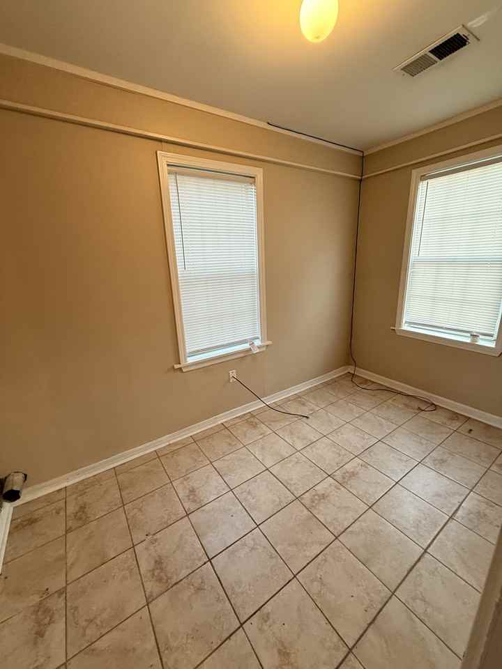 1108 S Greer St - Photo 3 of 13