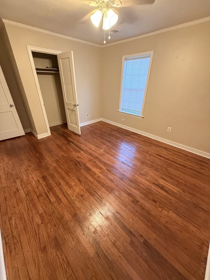 1108 S Greer St - Photo 5 of 13