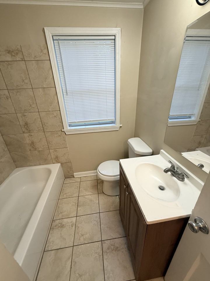 1108 S Greer St - Photo 6 of 13