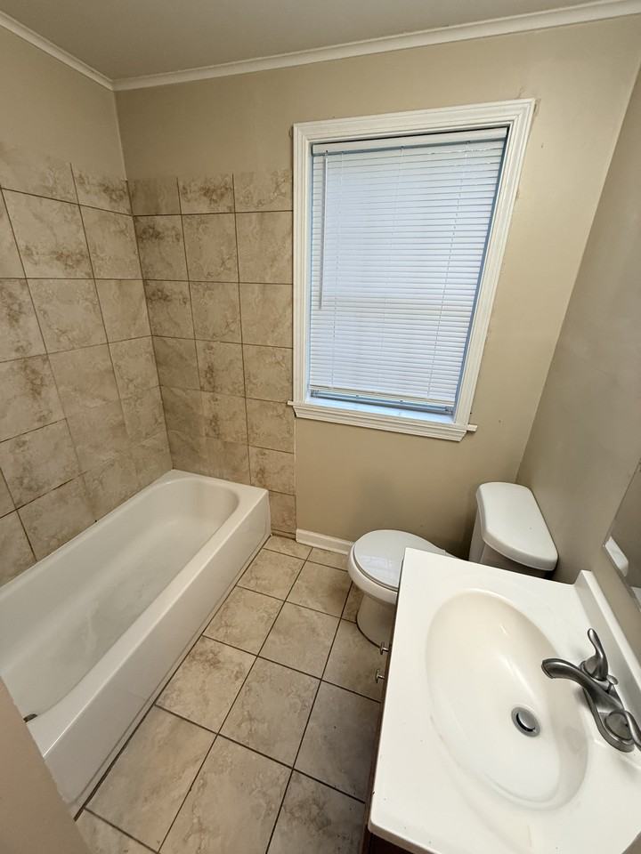 1108 S Greer St - Photo 7 of 13