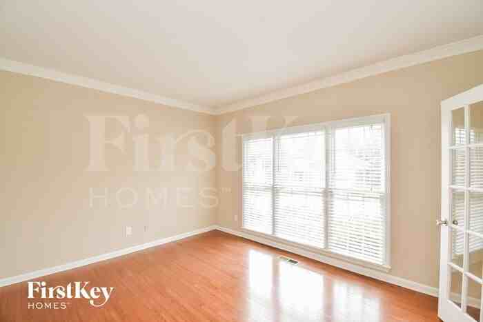 1107 Charter Oak Ct - Photo 2 of 15