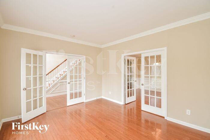 1107 Charter Oak Ct - Photo 3 of 15