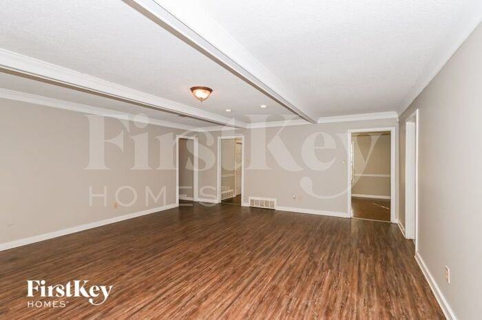 1053 Boones Hollow Dr - Photo 2 of 15