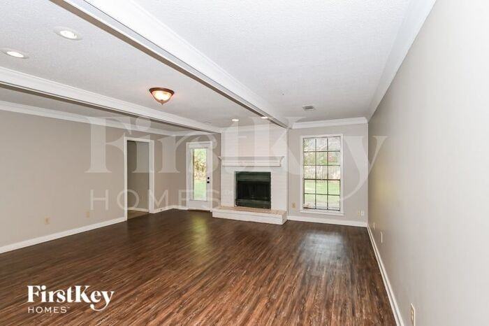 1053 Boones Hollow Dr - Photo 3 of 15