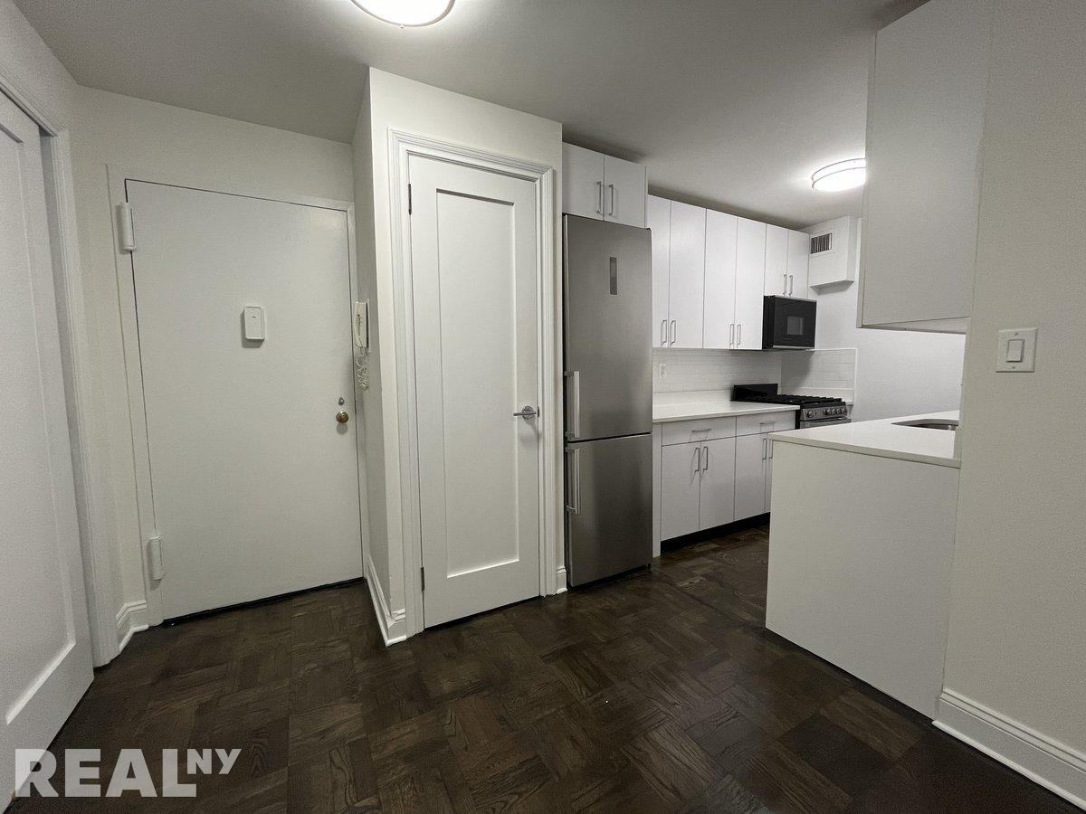 5th Ave #5P - Photo 3 of 8