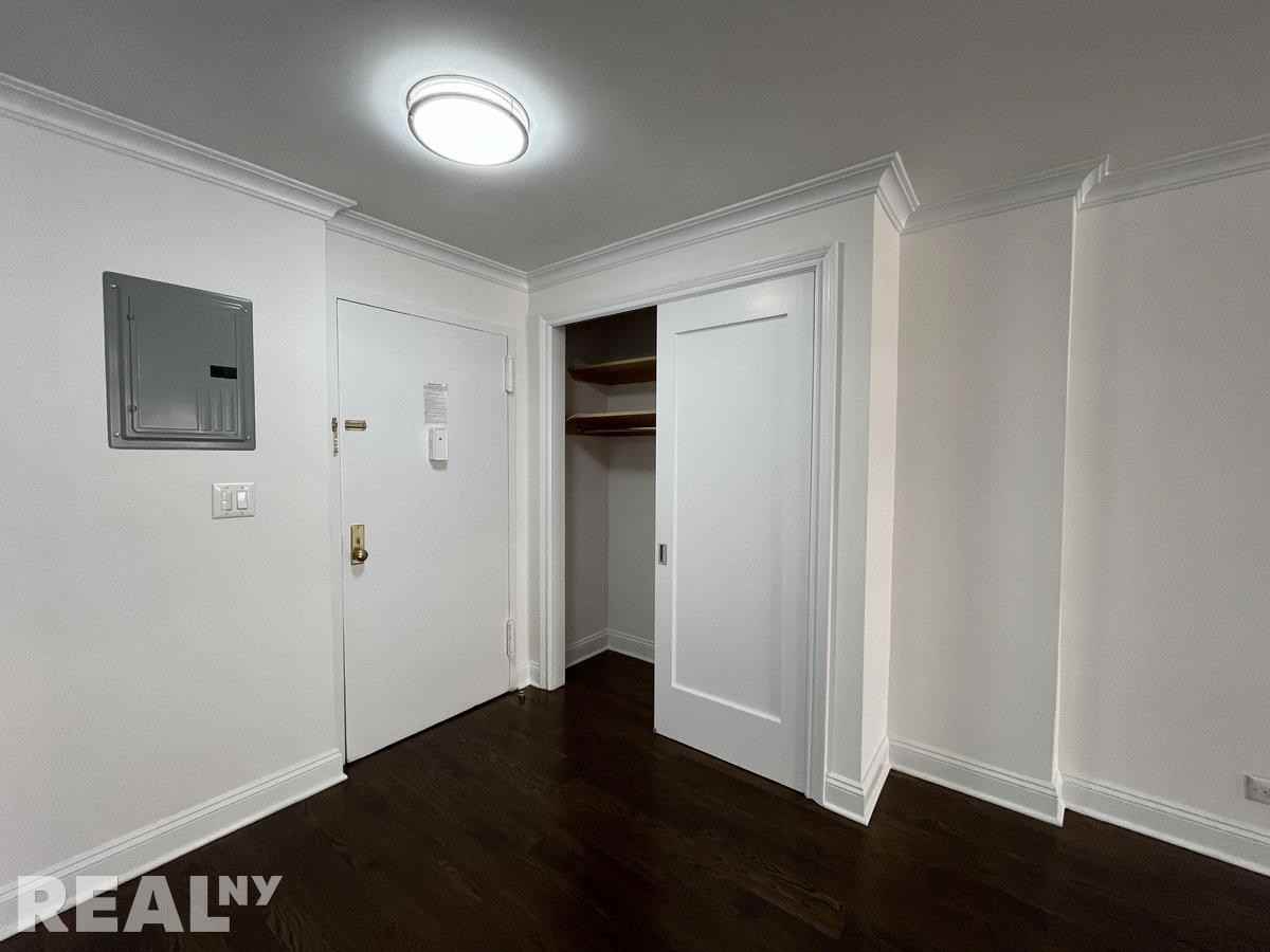 5th Ave #4H - Photo 6 of 7