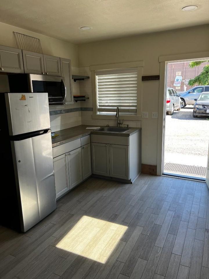 108 E Main St - Photo 6 of 7