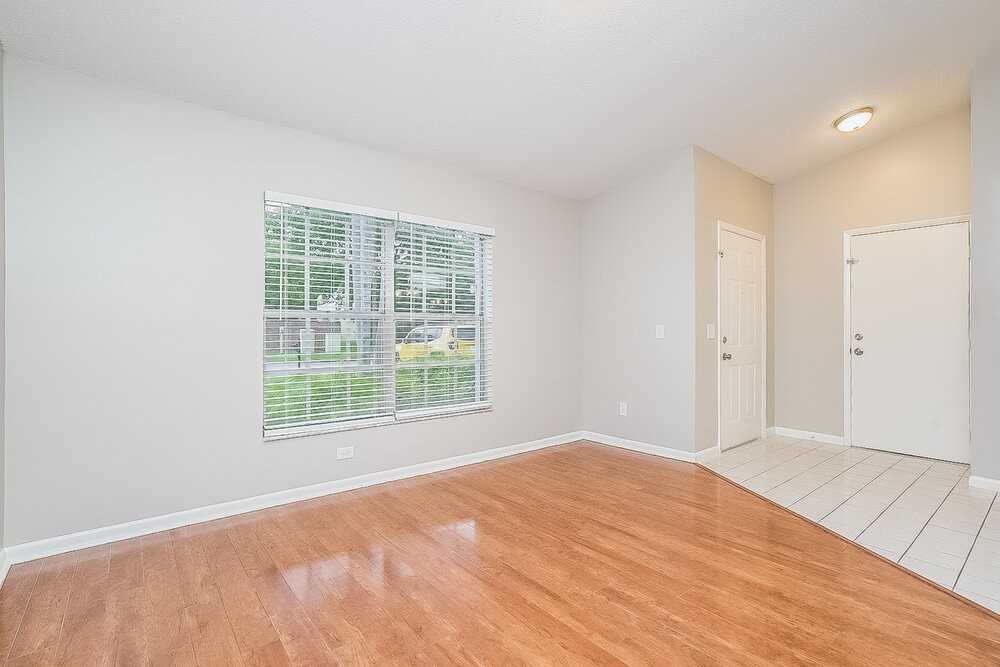24734 Silversmith Dr - Photo 4 of 16