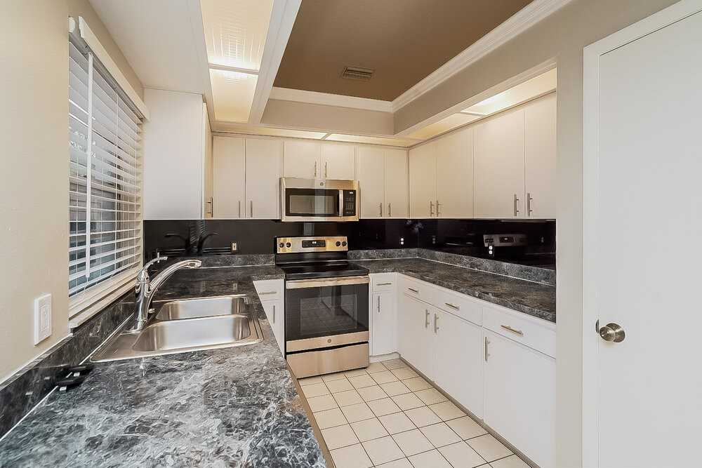 24734 Silversmith Dr - Photo 5 of 16