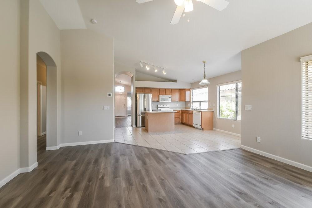 2415 W Blue Sky Dr - Photo 3 of 16