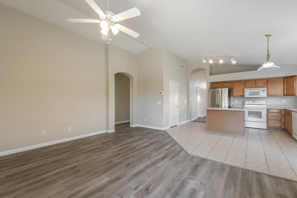 2415 W Blue Sky Dr - Photo 4 of 16