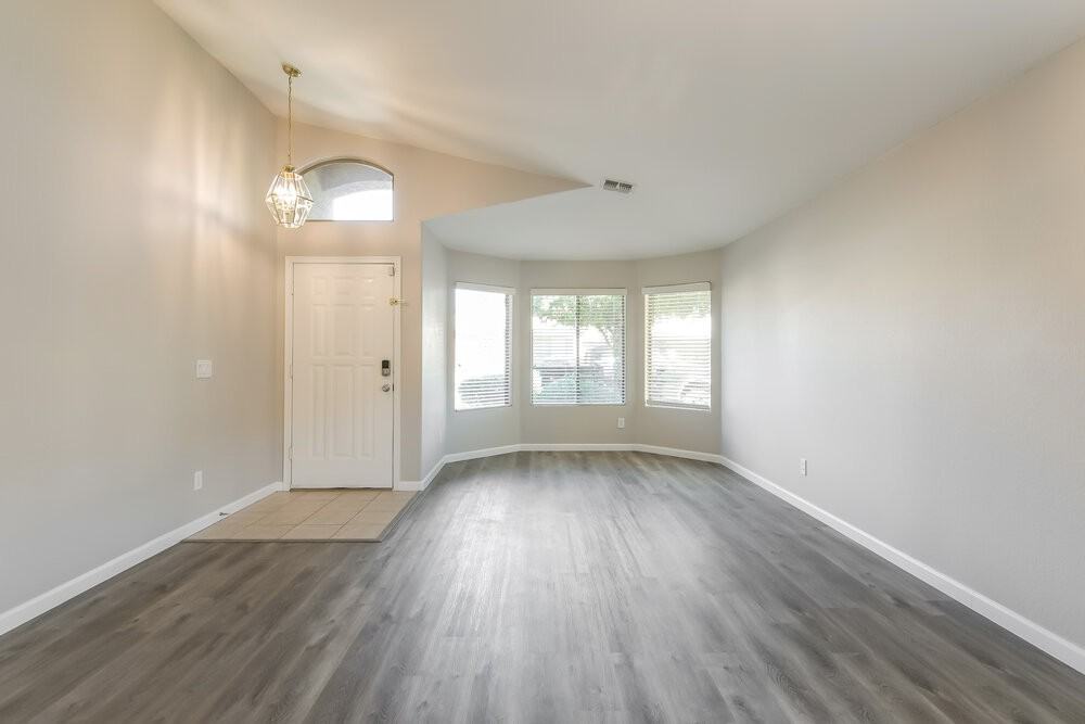 2415 W Blue Sky Dr - Photo 5 of 16