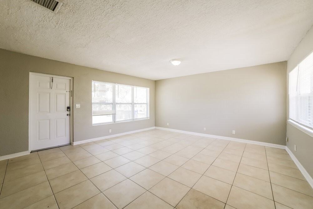 1522 Nw 10th Ave - Photo 5 of 16