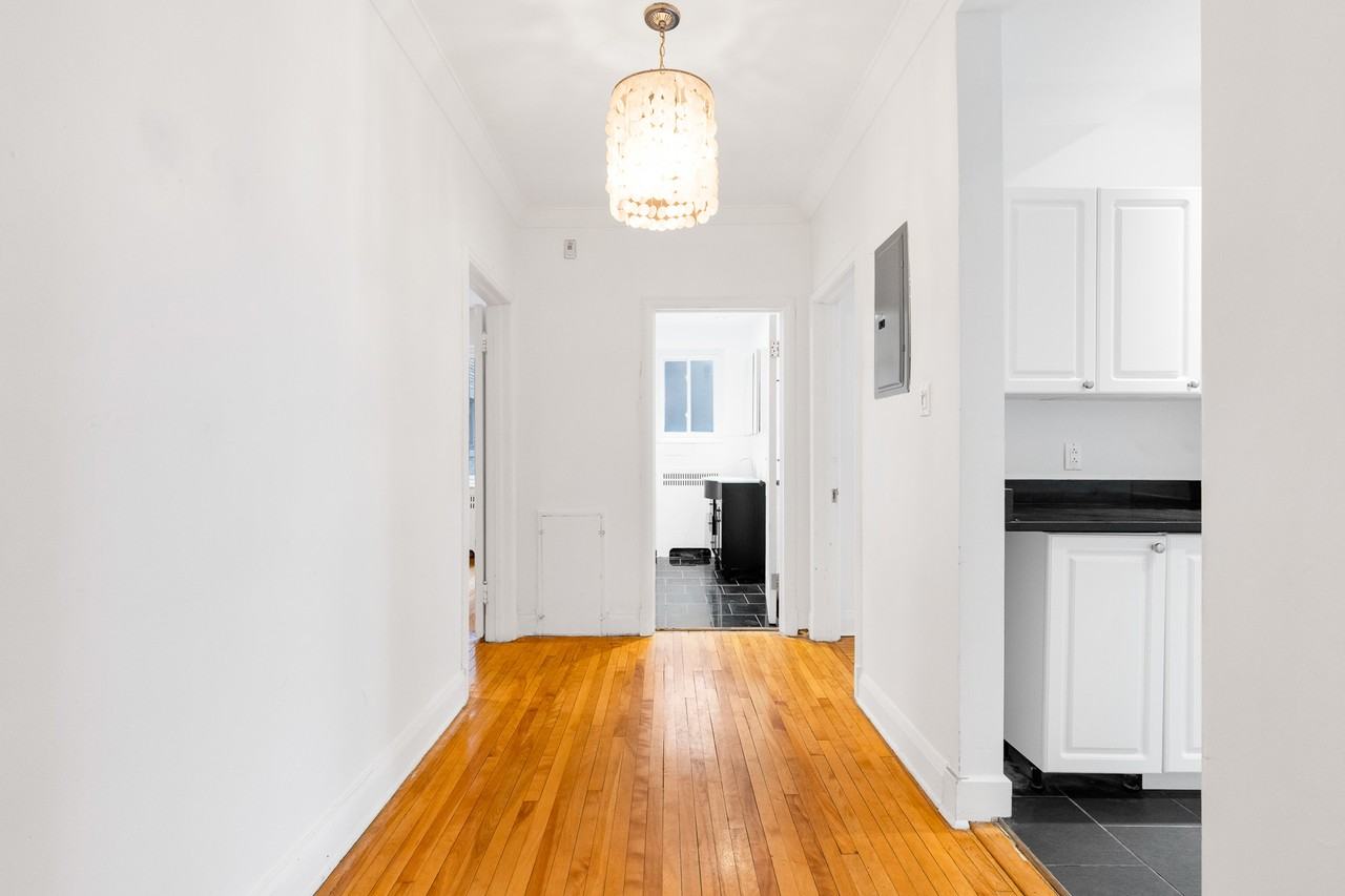 4650 Avenue Bonavista #408 - Photo 5 of 15