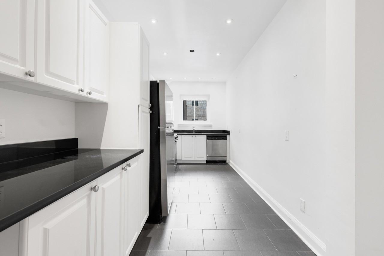 4650 Avenue Bonavista #408 - Photo 2 of 15