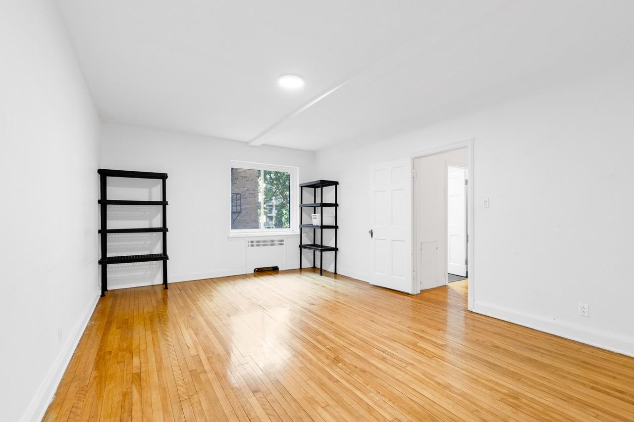 4650 Avenue Bonavista #408 - Photo 4 of 15