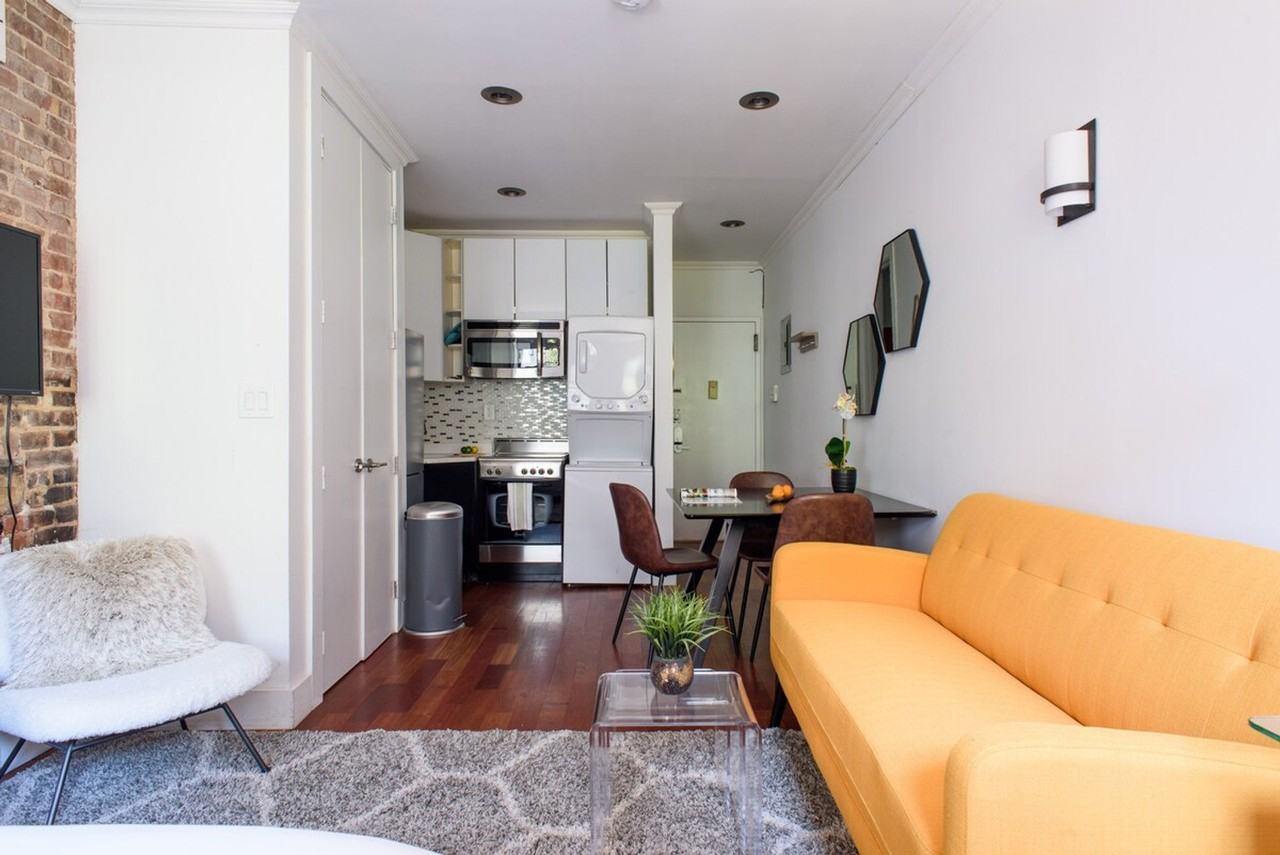 241 E 24th St #1021851P - Photo 2 of 22