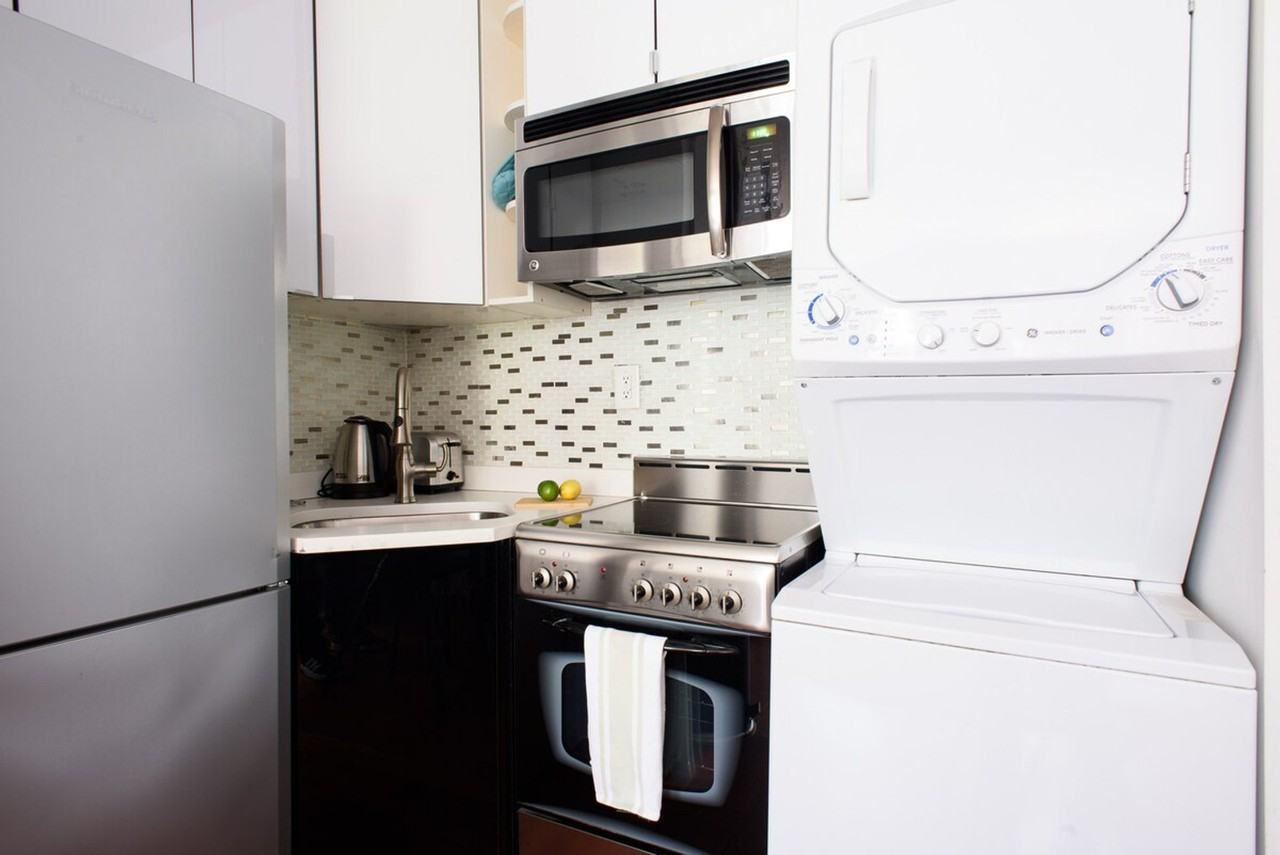 241 E 24th St #1021851P - Photo 7 of 22