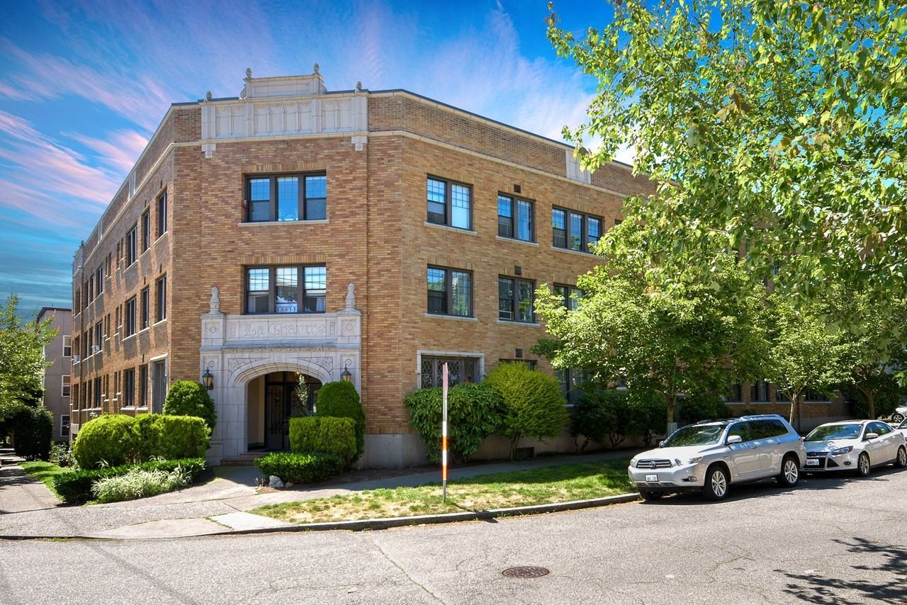 La Charme Apartments - Photo 2 of 12