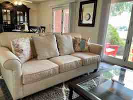 featured image of 1335 Summit Ave