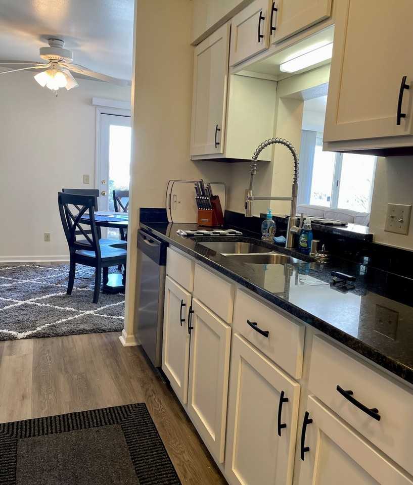 1335 Summit Avenue - Photo 7 of 31