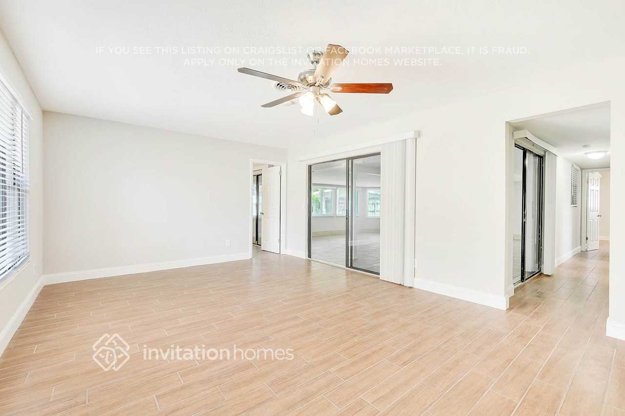 11704 Keel Dr - Photo 3 of 24