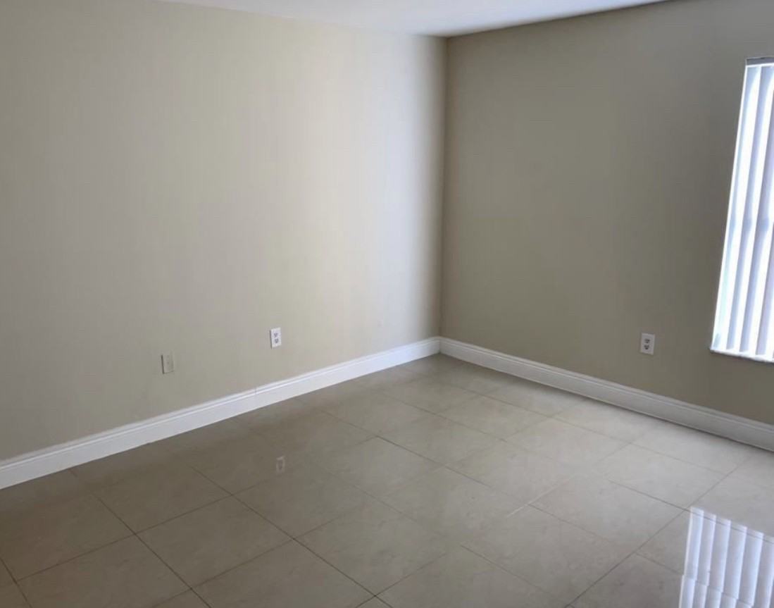 231 Palm Circle East - Photo 3 of 13