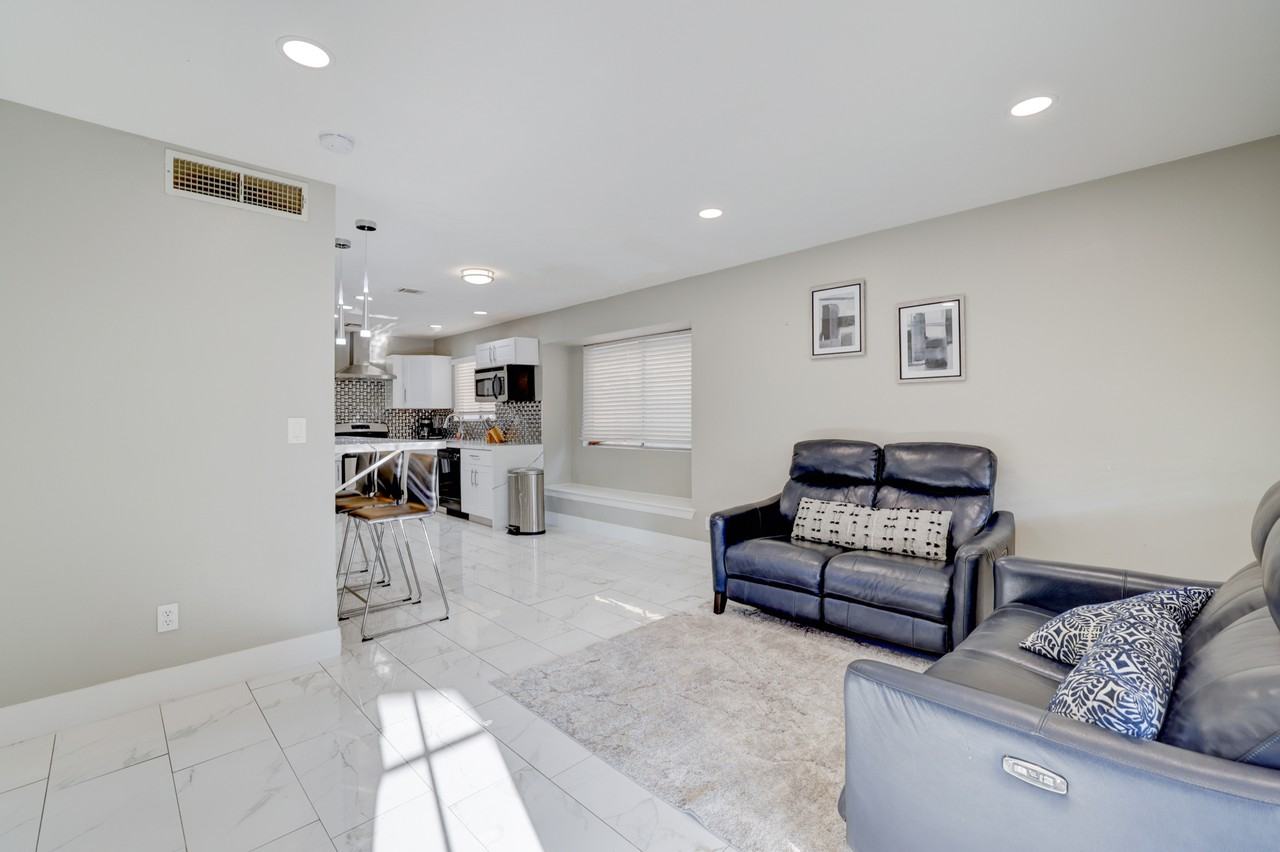 373 El Pico Dr - Photo 3 of 27