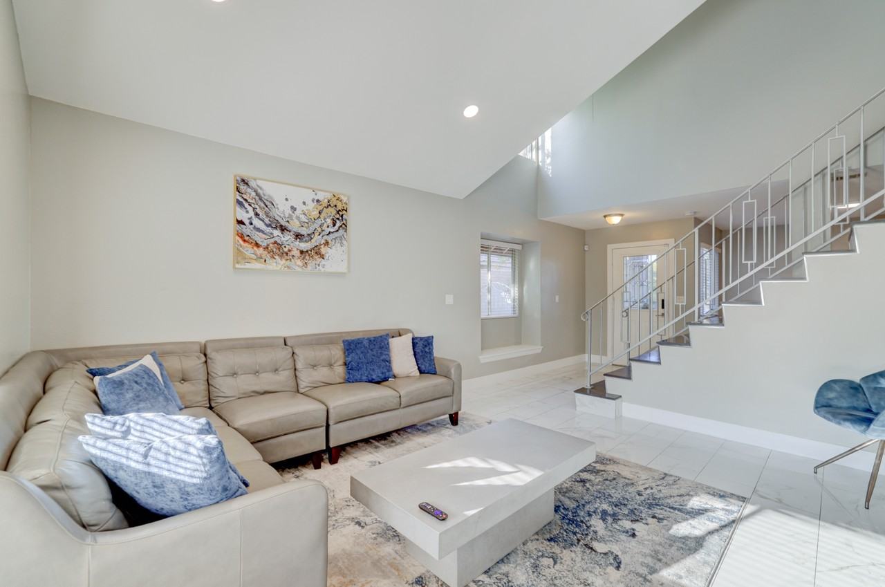 373 El Pico Dr - Photo 4 of 27