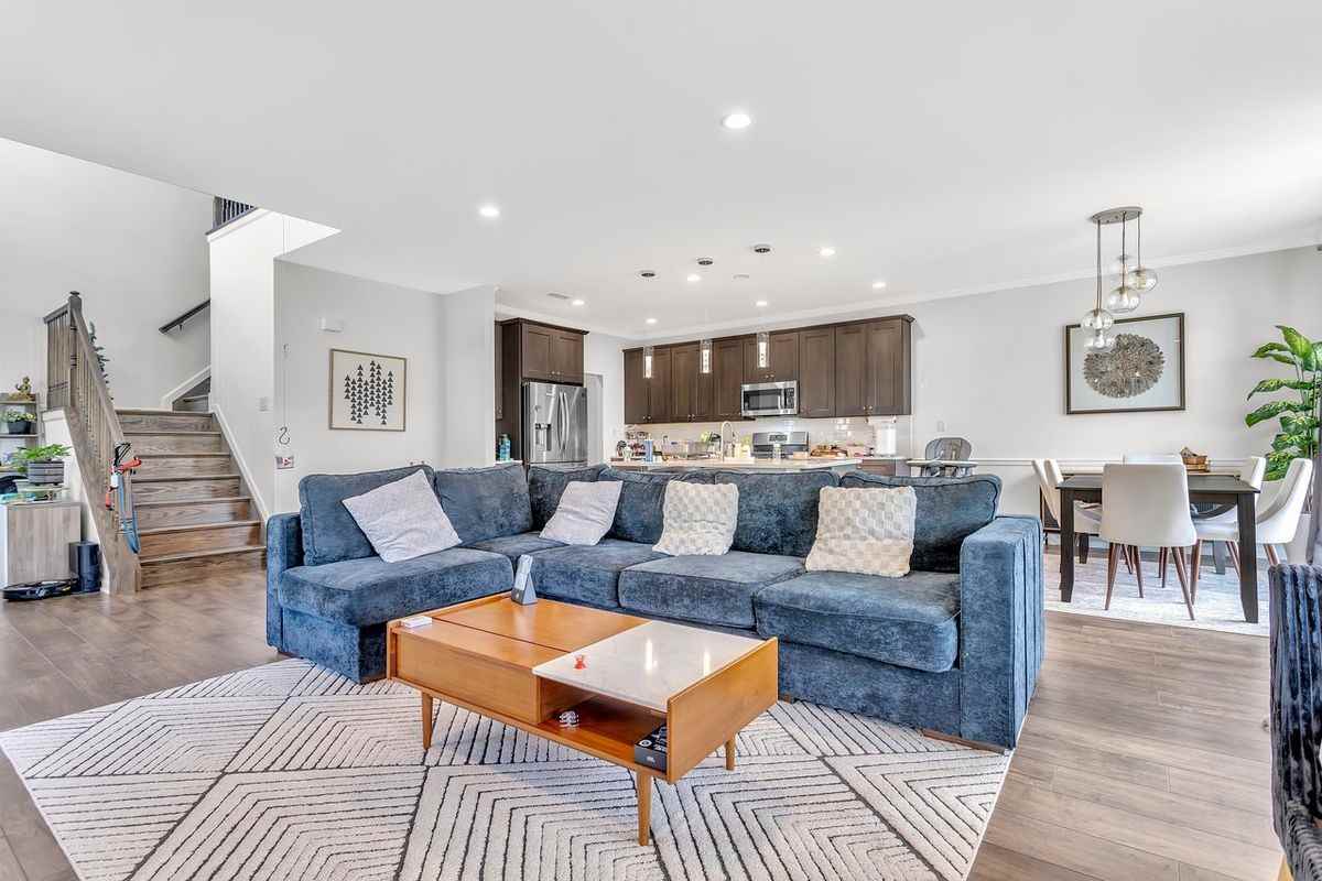 1 Larkspur Ln - Photo 2 of 33