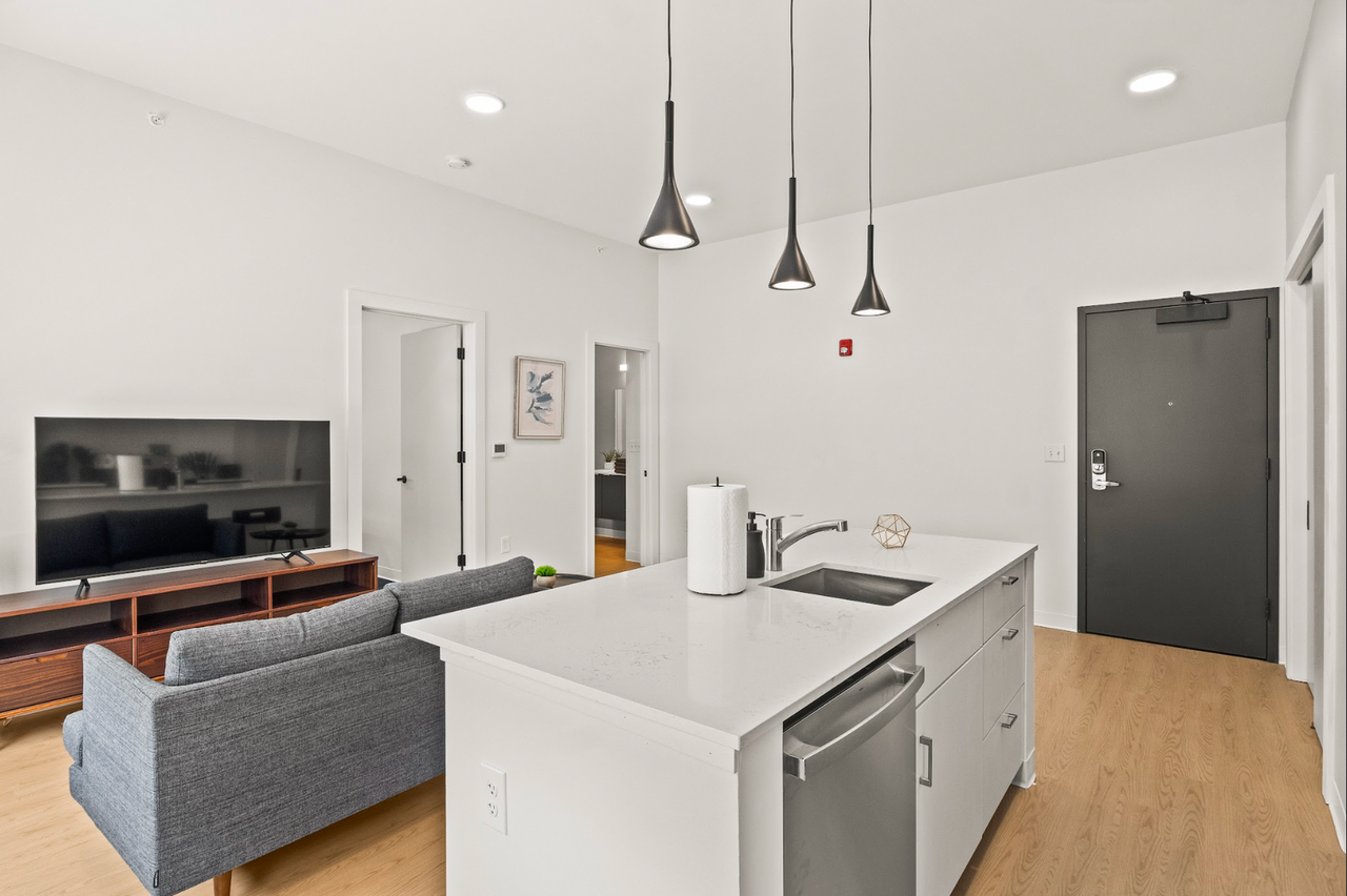 Brand New Luxury Apartment Complex in proximity to Buffalo General! - Photo 4 of 16