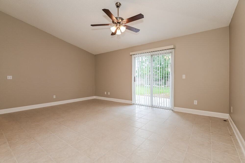 12325 Mastin Cove Rd - Photo 5 of 19