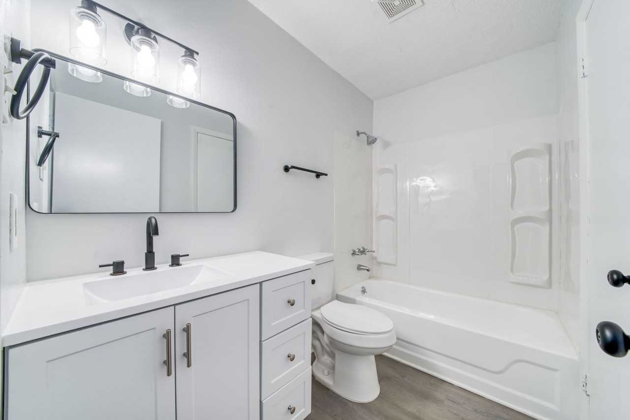 Knightdale Manor - Photo 4 of 21