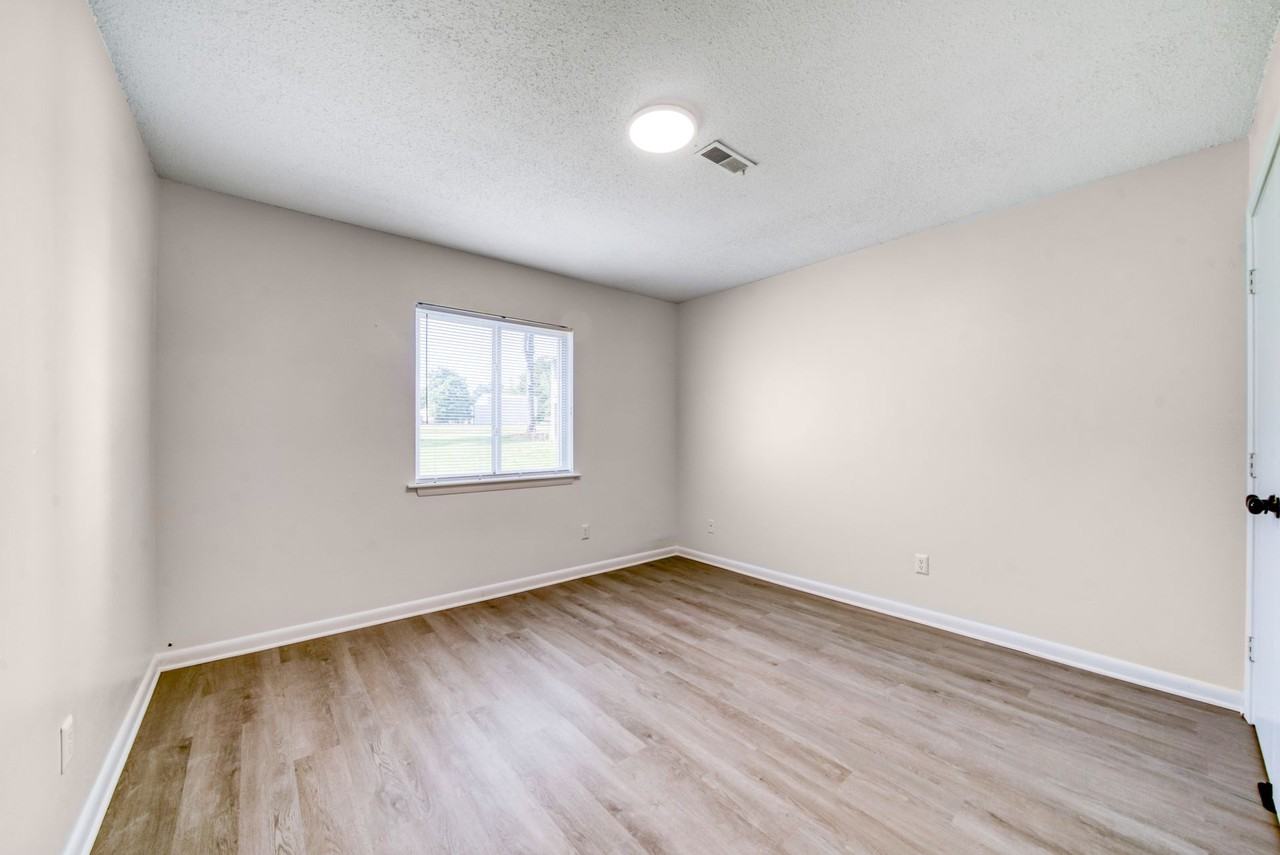 Knightdale Manor - Photo 5 of 21