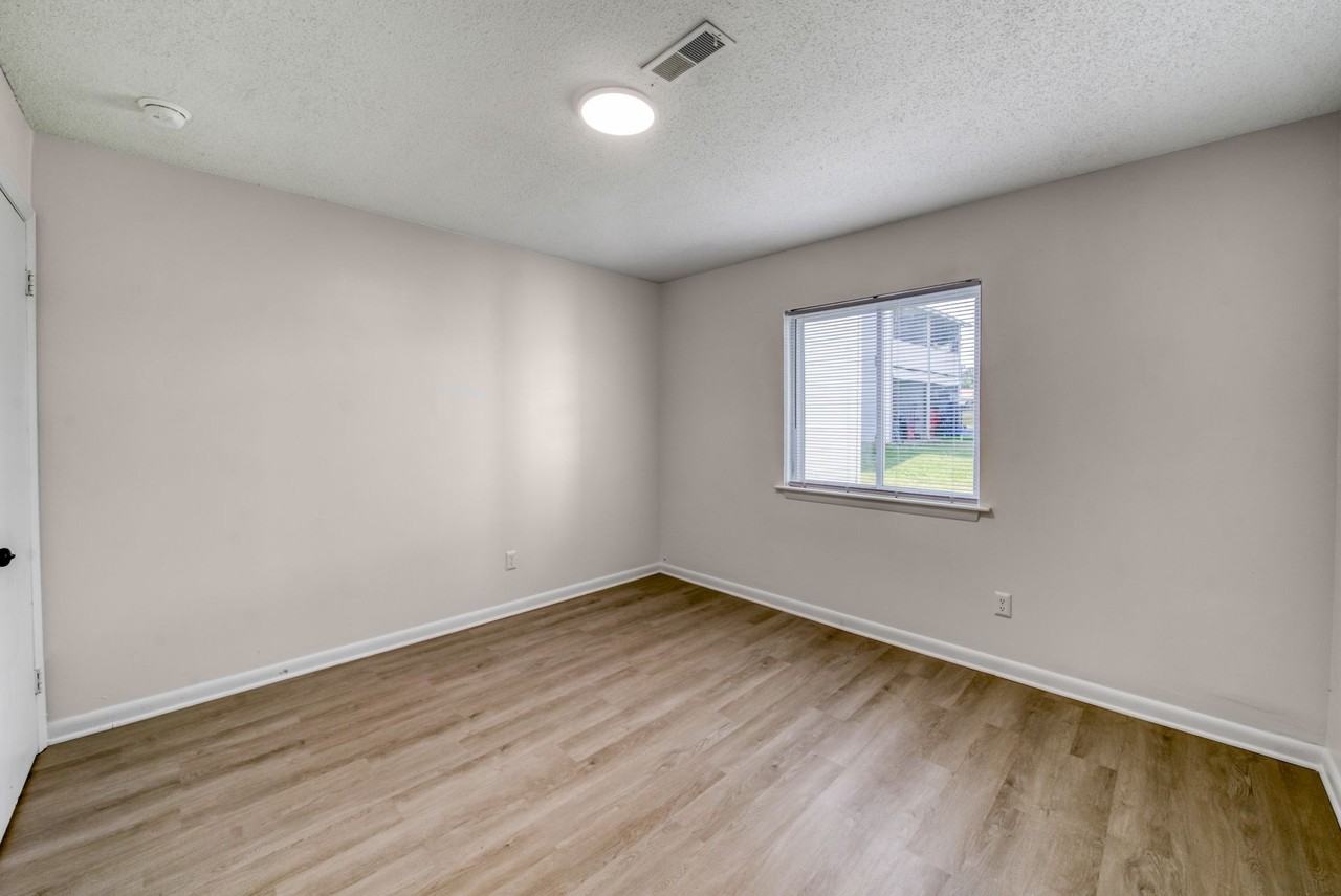 Knightdale Manor - Photo 6 of 21