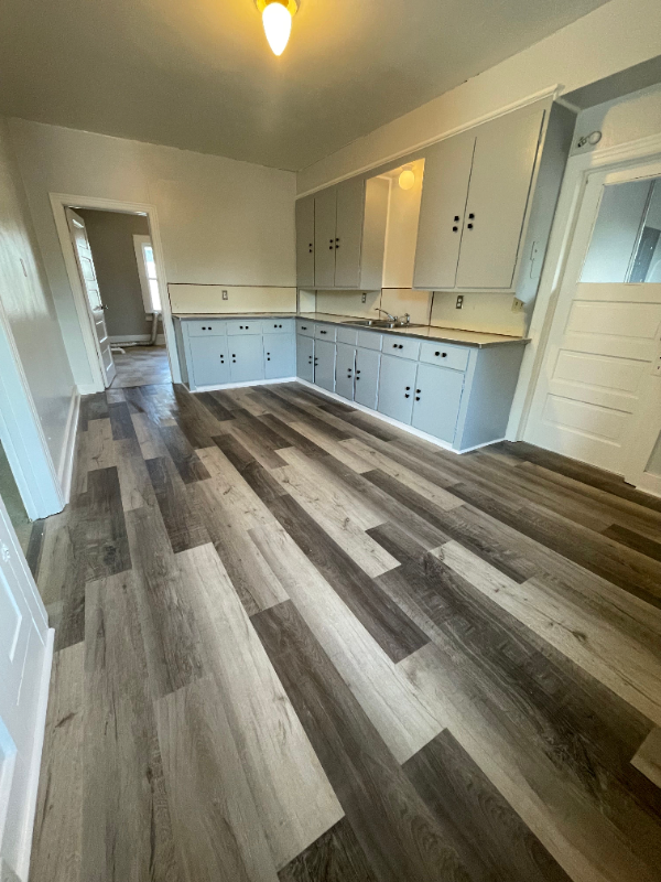 10549 Main St - Photo 3 of 10