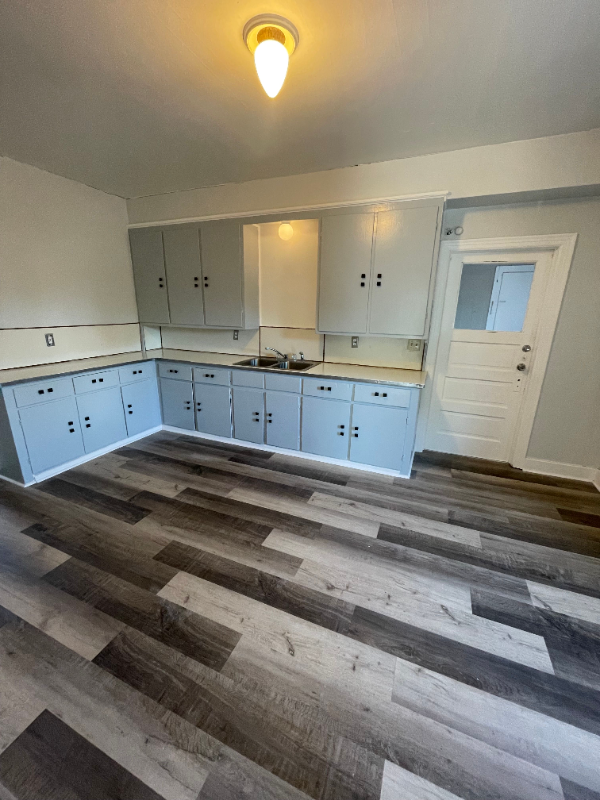 10549 Main St - Photo 4 of 10