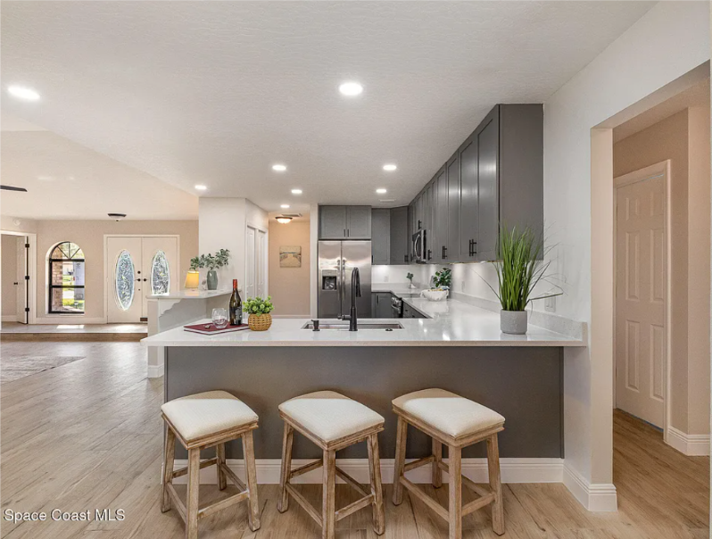 1315 Armory Dr Ne - Photo 3 of 16