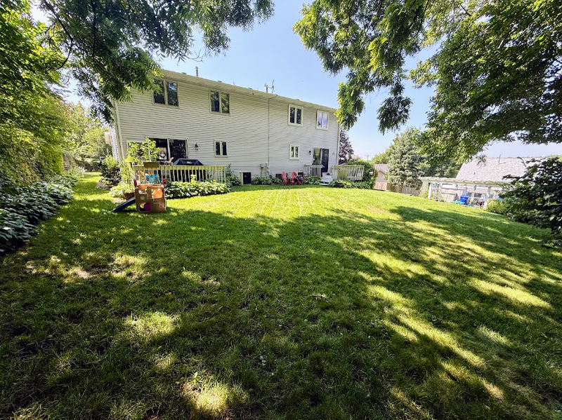 840 Teutonia Dr - Photo 2 of 18