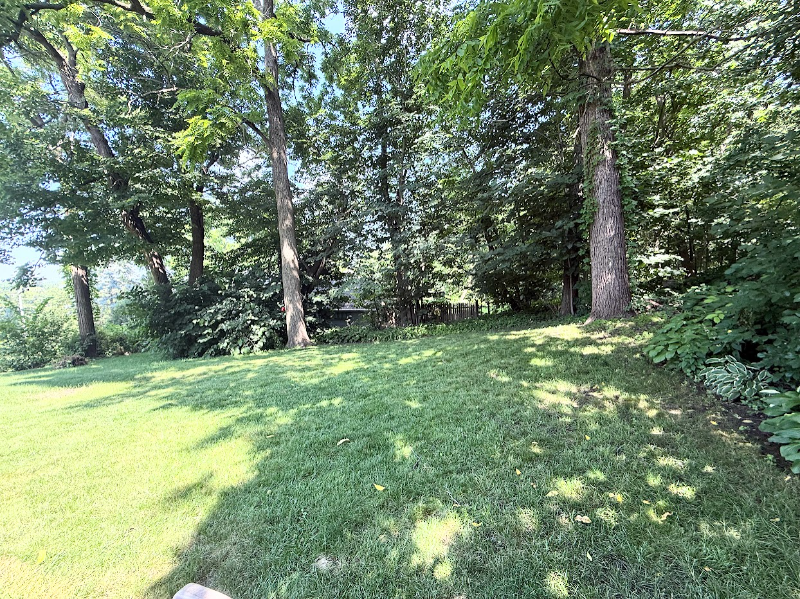840 Teutonia Dr - Photo 3 of 18