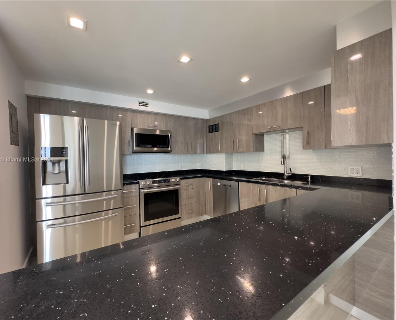 2851 Ne 183rd St #2000A